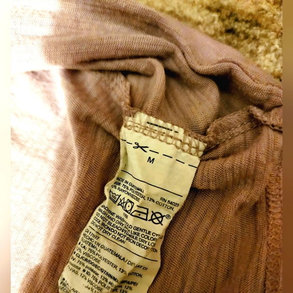 ** 2/$15 ** Bundle of 2 Old Navy Active Muscle Tanks - Picture 10 of 11